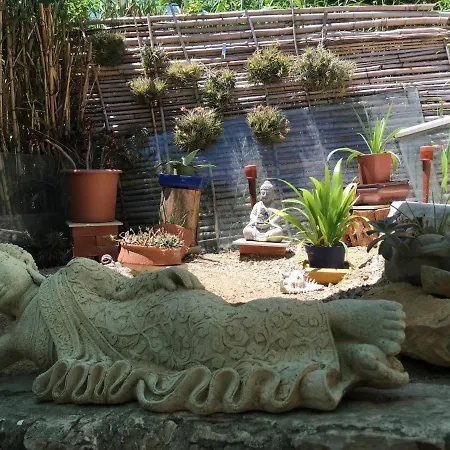 Manoa Lodge Perle De Menton Bed & Breakfast